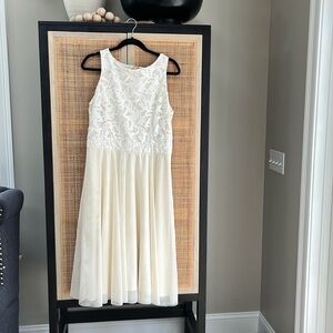 Alexia Admor Dress size L in cream